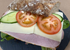 Sandwich med skinke og ost