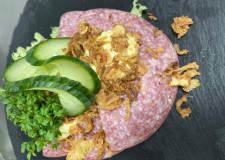 Sdj. spegepølse med ristet løg